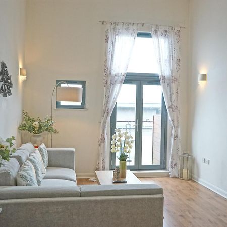 Soak Up The Light At A Soothing, Stylish Apartment In Swansea Marina Eksteriør billede