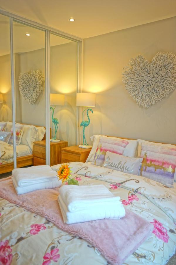 Soak Up The Light At A Soothing, Stylish Apartment In Swansea Marina Eksteriør billede
