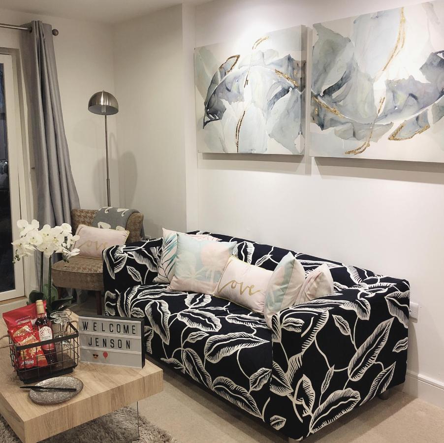 Soak Up The Light At A Soothing, Stylish Apartment In Swansea Marina Eksteriør billede
