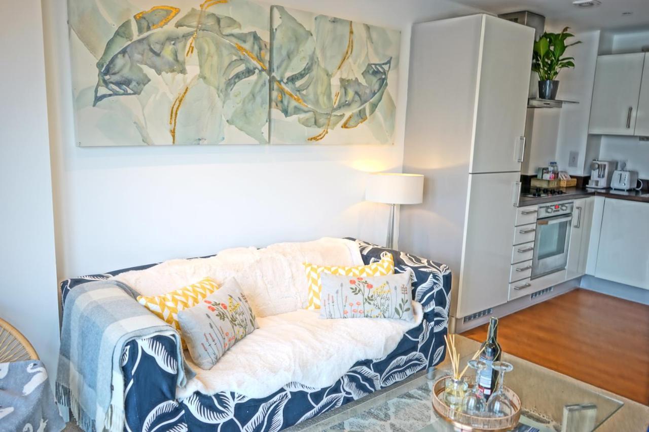 Soak Up The Light At A Soothing, Stylish Apartment In Swansea Marina Eksteriør billede