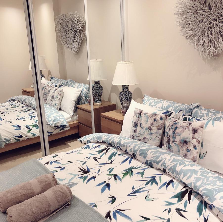 Soak Up The Light At A Soothing, Stylish Apartment In Swansea Marina Eksteriør billede