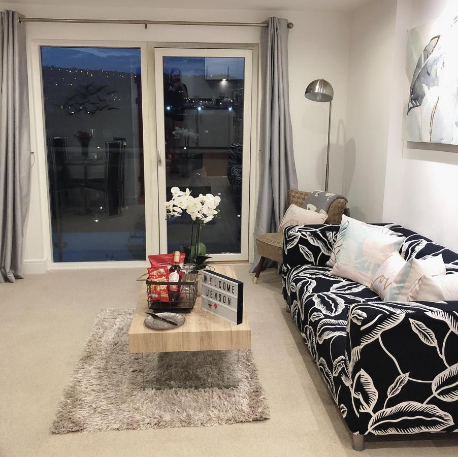Soak Up The Light At A Soothing, Stylish Apartment In Swansea Marina Eksteriør billede