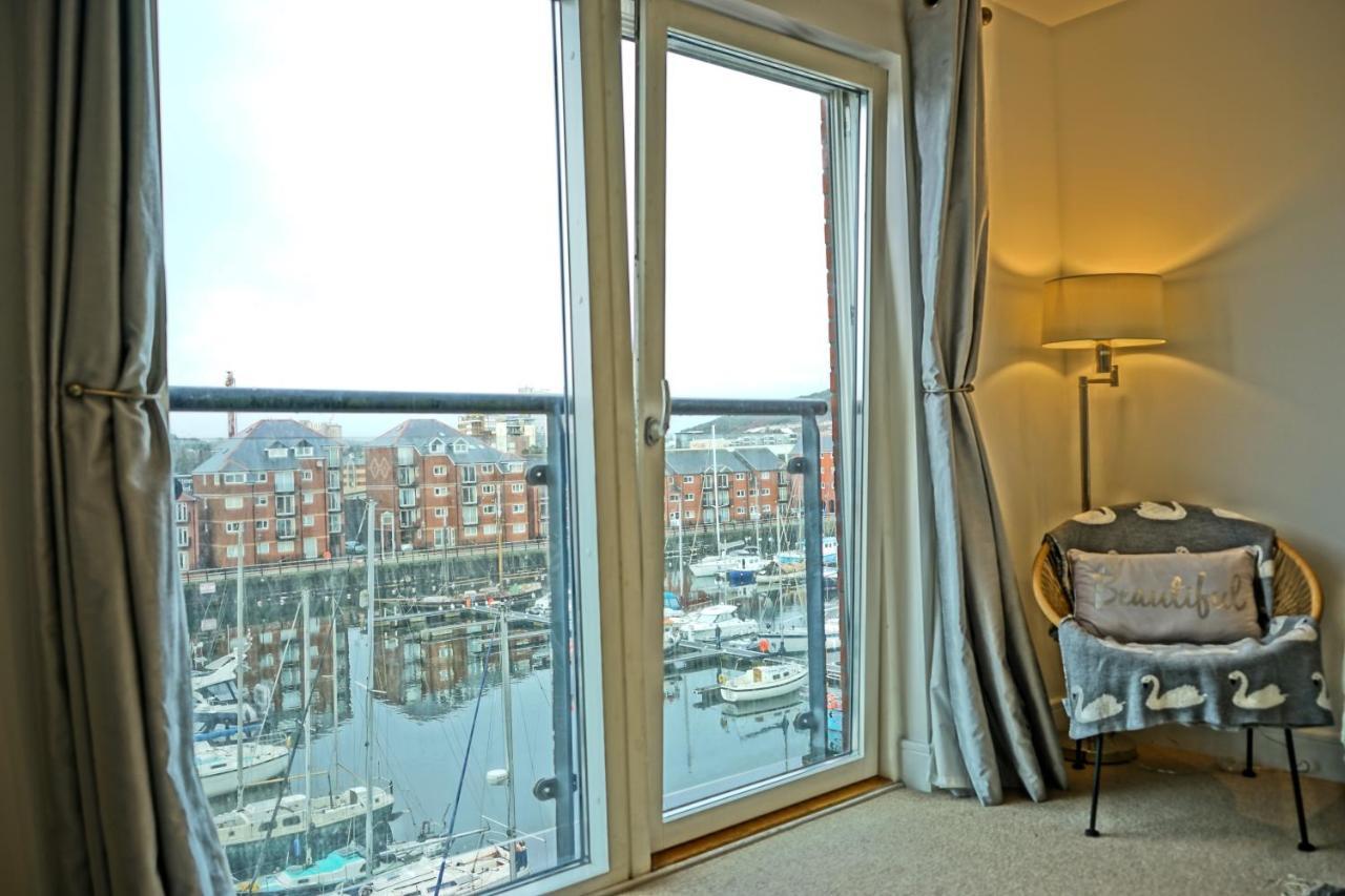 Soak Up The Light At A Soothing, Stylish Apartment In Swansea Marina Eksteriør billede