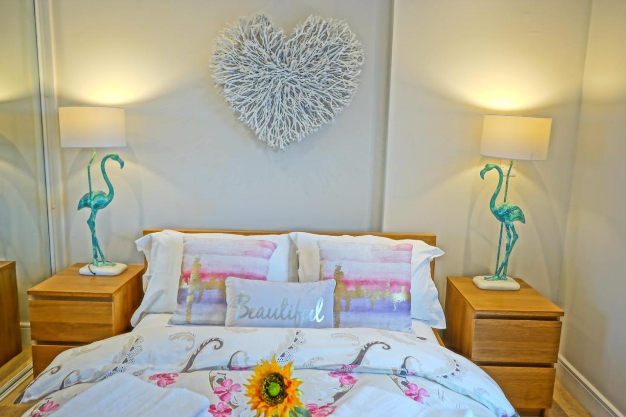 Soak Up The Light At A Soothing, Stylish Apartment In Swansea Marina Eksteriør billede