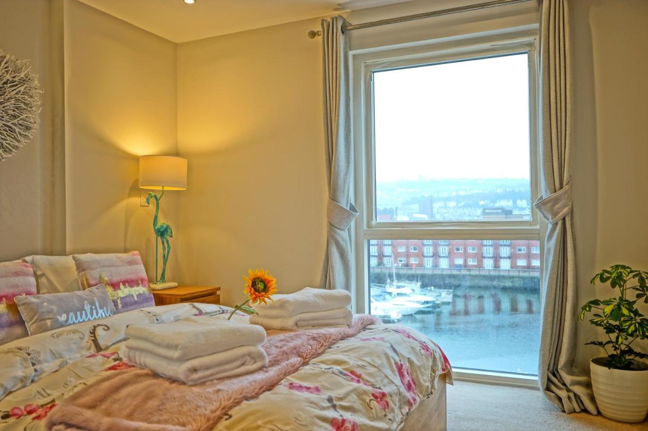 Soak Up The Light At A Soothing, Stylish Apartment In Swansea Marina Eksteriør billede