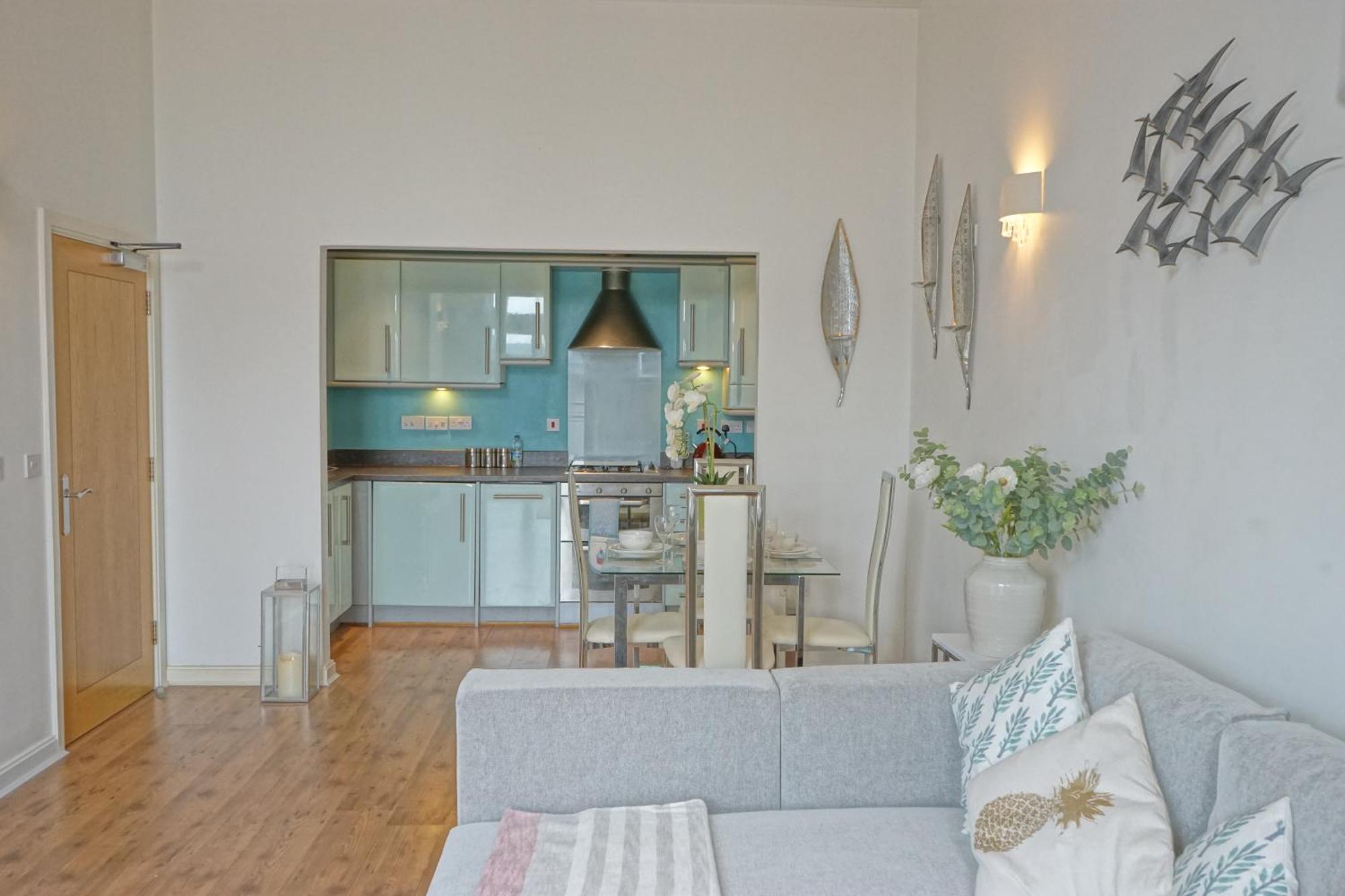 Soak Up The Light At A Soothing, Stylish Apartment In Swansea Marina Eksteriør billede